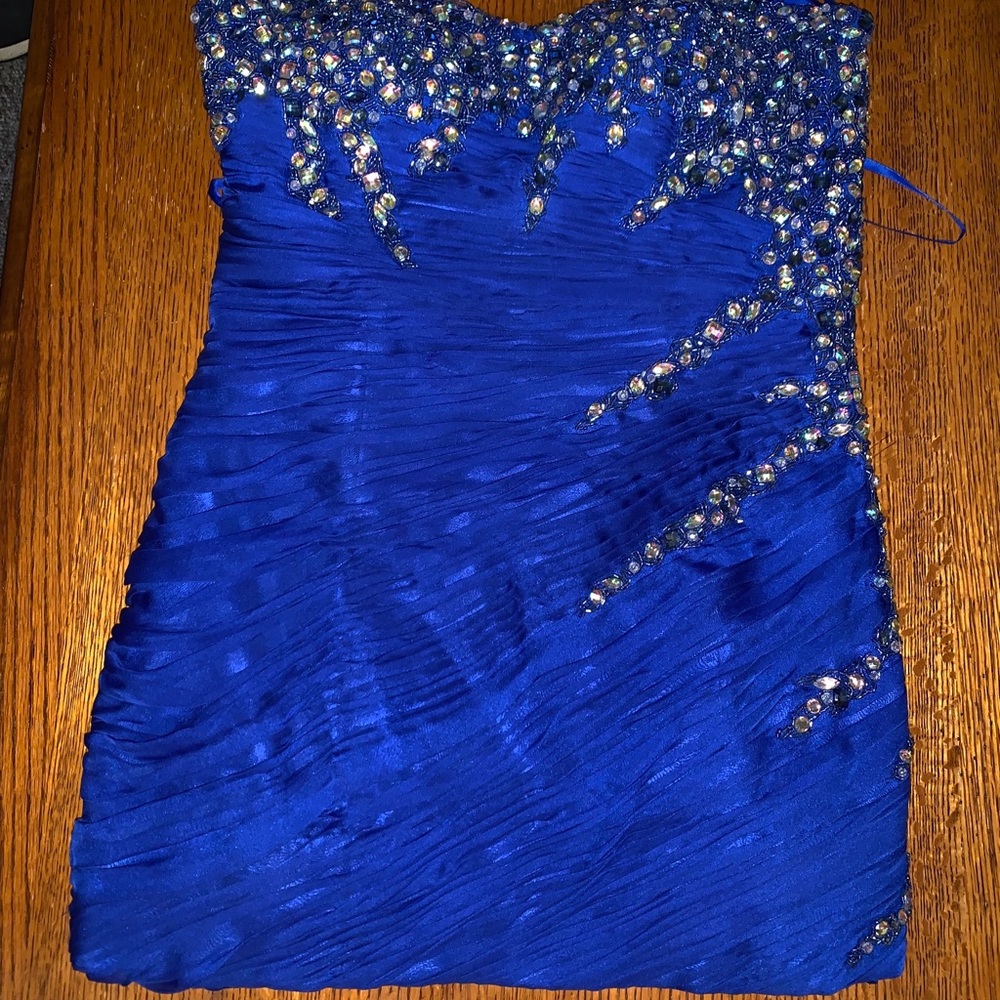 Short blue dress